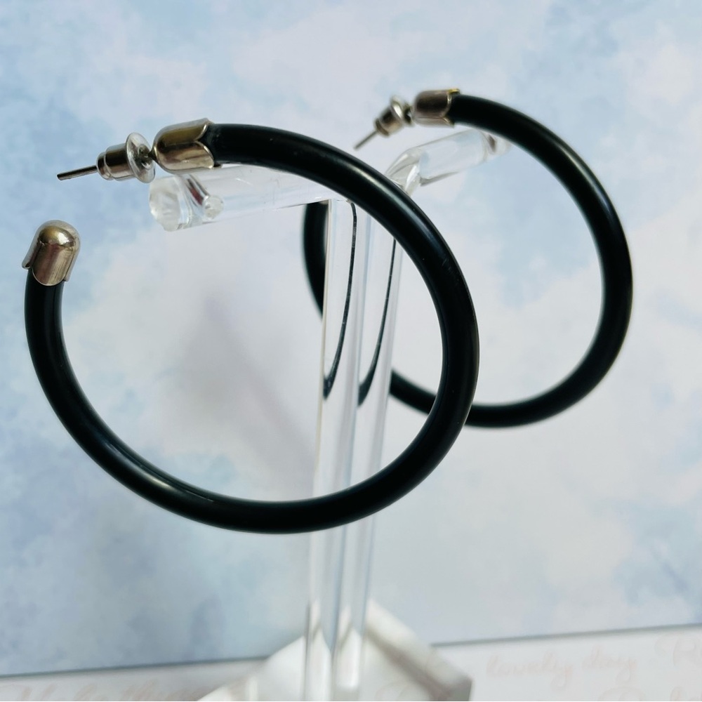 Black Hoop Y2K Pierced Earrings - Minimalist Women's Jewelry